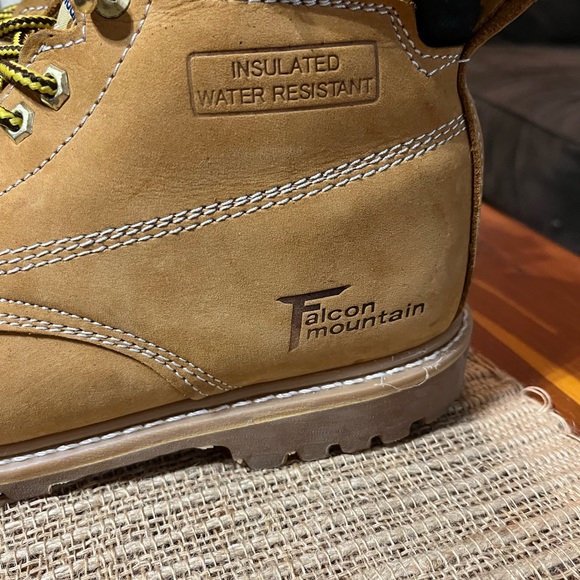 Falcon Mountain boots - Picture 2 of 6